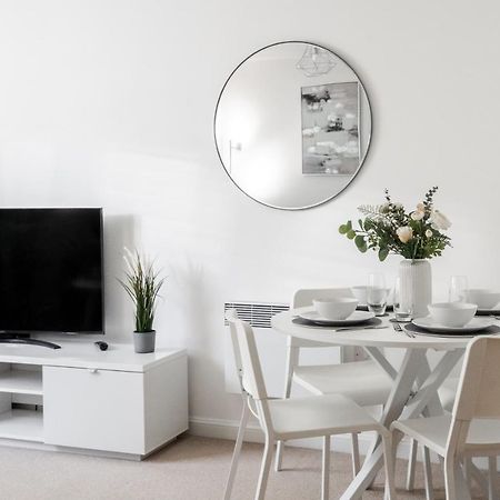 Lovely Modern 2 Bed City Centre Apartment With Free Parking - Double Or Twin Beds Available ولفرهامبتون المظهر الخارجي الصورة